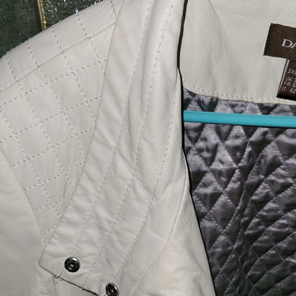 Danier Cream Leather Jacket - Picture 2 of 5